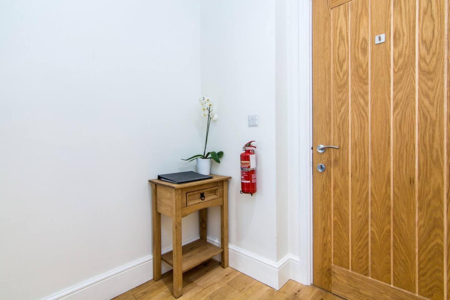 Apartment Modern & Open 1bed In The Heart Of *